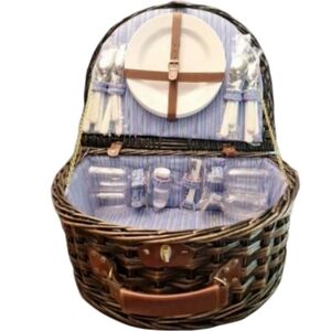 VINTAGE PICNIC BASKET Brown Classic Old Fashioned Outdoors Complete Set For Four